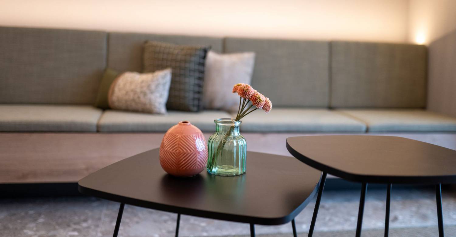 sitzen-und-unterhalten im Wellnessbereich