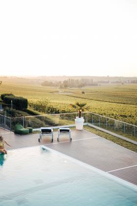 Entspannung im Panorama Pool des Leinsweiler Hofs