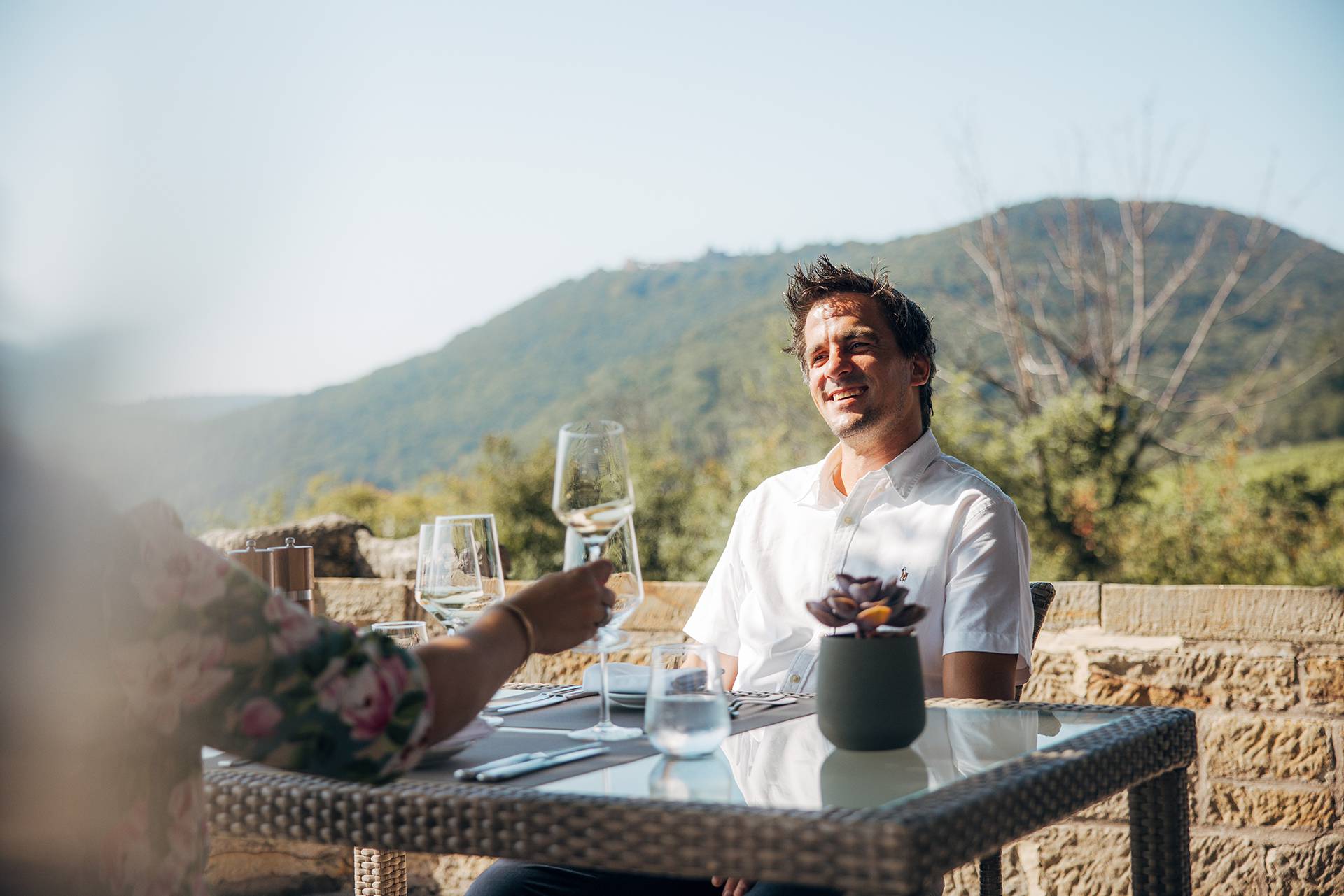 Essen auf der Terrasse im Leinsweilerhof