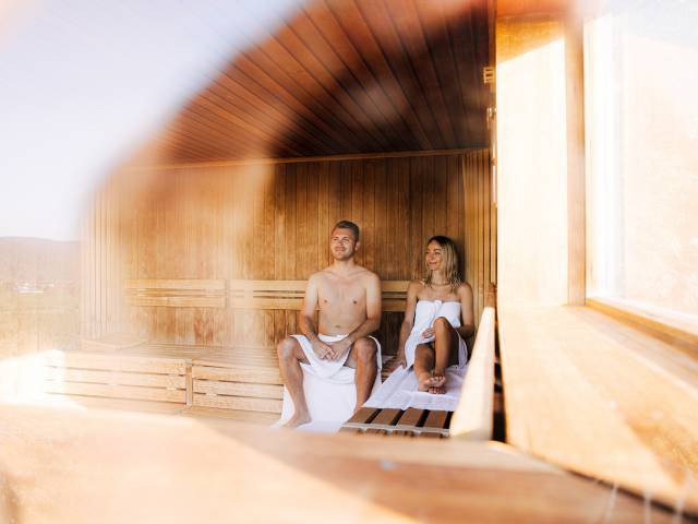 Paar in der Sauna Wellness Leinsweiler Hof