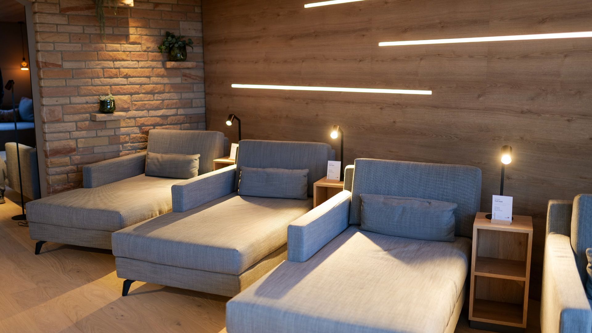 relaxation-loungers-day-spa